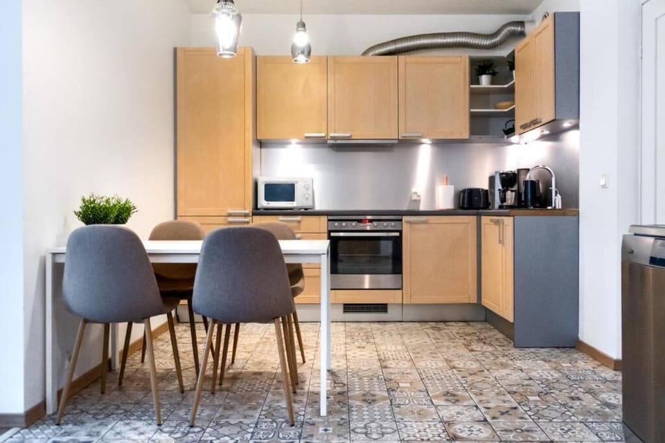 Apartment, Balcony, Courtyard View | Private kitchen | Fridge, microwave, oven, stovetop
