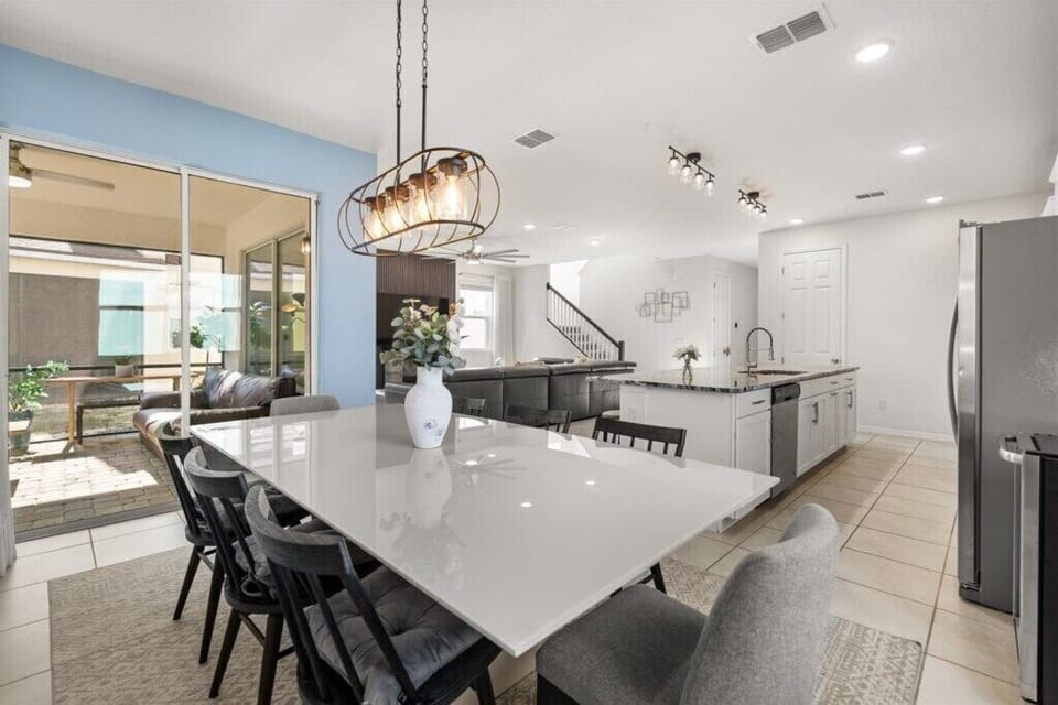 2059 Tropical Palms Circle (4).jpg
