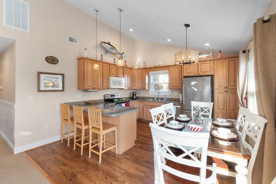 Kitchen / Breakfast Nook