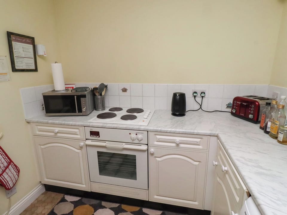 Fridge, microwave, dishwasher, toaster