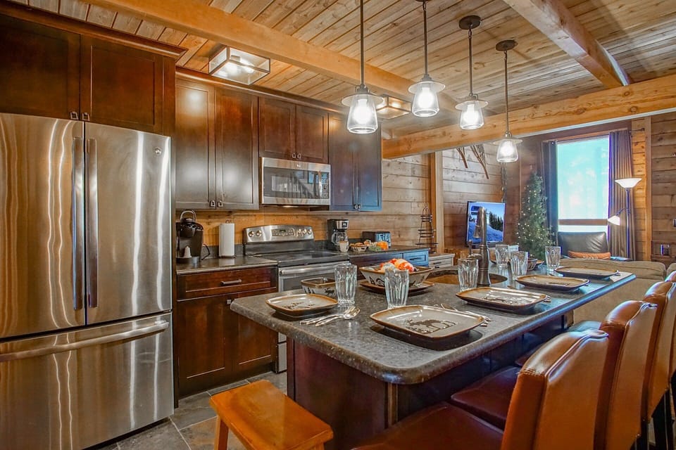 House, Multiple Beds, Patio, Mountain View (2 Br Plus Loft: Powder Monkey 2) | Private kitchen