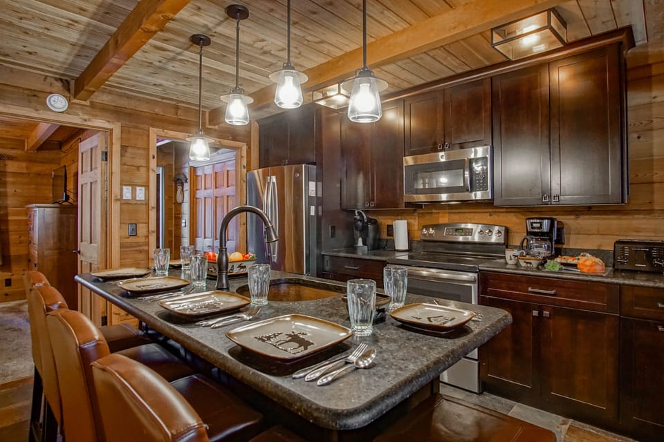 House, Multiple Beds, Patio, Mountain View (2 Br Plus Loft: Powder Monkey 2) | Private kitchen