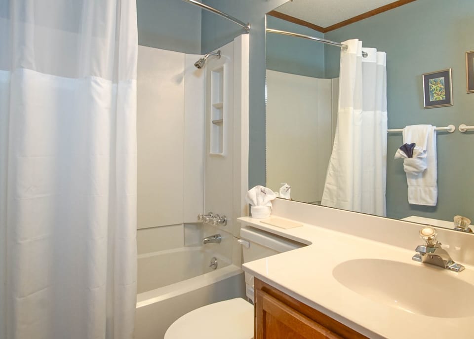 2 Br: Snowcrest 214a 2 Bedroom: Indoor Hot Tubs Game Room Easy Slope Access Apartment in Snowshoe