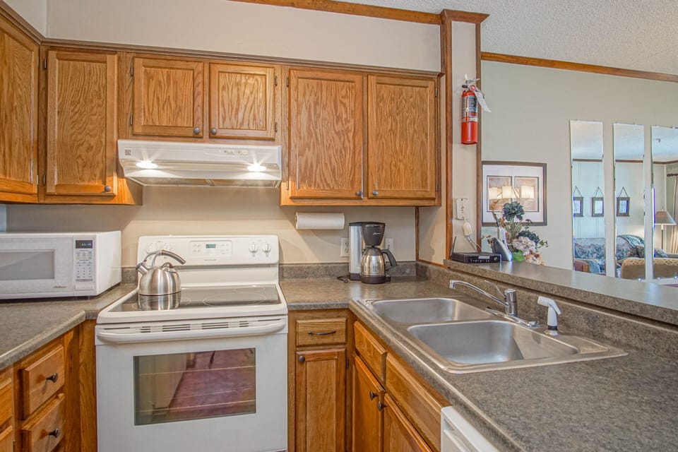 Condo, Multiple Beds, Balcony, Mountain View (2 Br: Snowcrest 214A) | Private kitchen