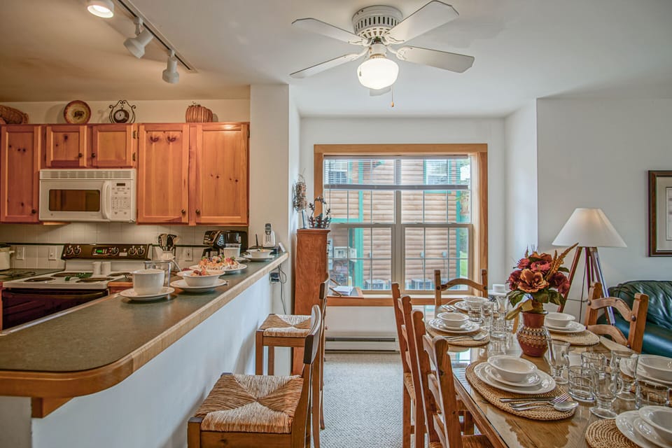 Condo, Multiple Beds, Balcony, Mountain View (2 Br: Camp 4 #24) | Private kitchen
