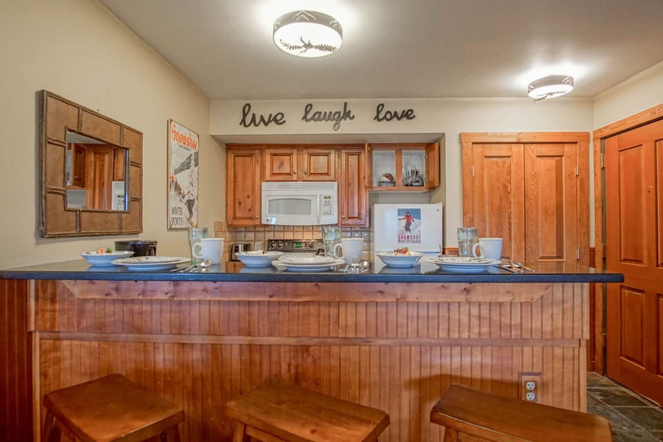 Condo, Multiple Beds, Patio, Mountain View (2 Br: Highland House 102-104) | Private kitchen