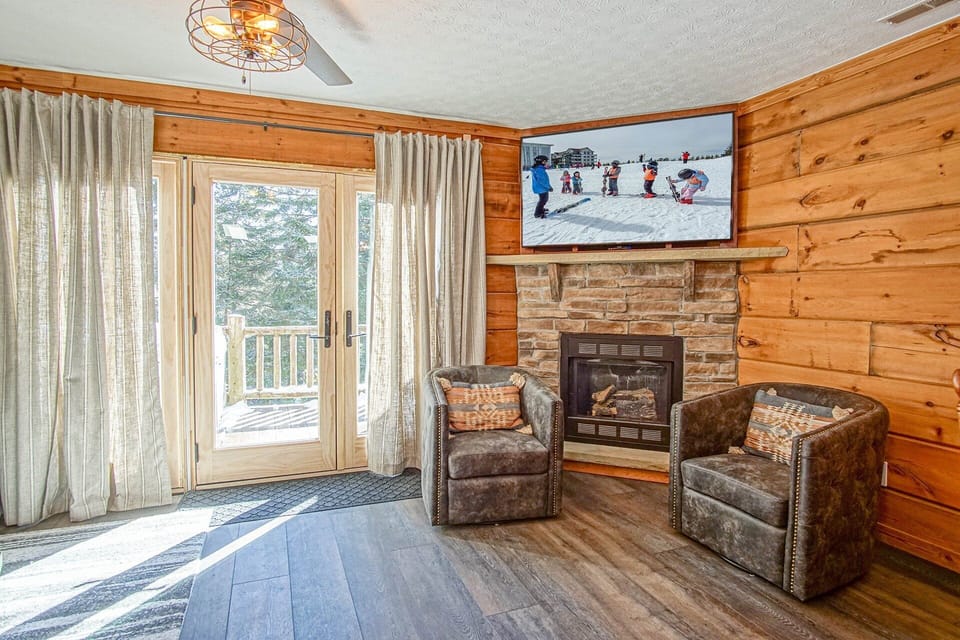 House, Multiple Beds, Hot Tub, Mountain View (5 Br: Loggers Run 6) | Living area