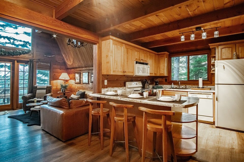 House, Multiple Beds, Hot Tub, Mountain View (6 Br: North Westridge Rd. 111) | Private kitchen