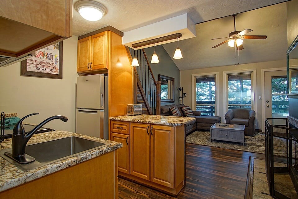 Condo, Multiple Beds, Balcony, Mountain View (1 Br Studio Loft: Mountain Crest 35) | Interior