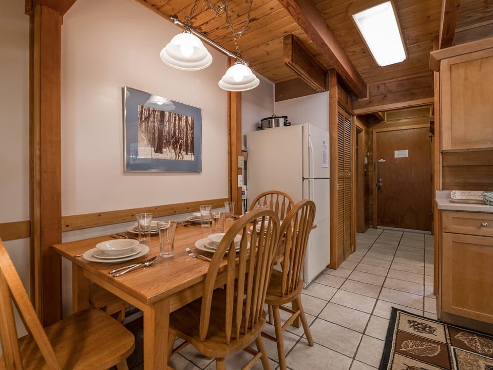 House, Multiple Beds, Fireplace, Mountain View (3 Br: Powder Monkey 3) | 3 bedrooms, individually decorated, individually furnished, bed sheets