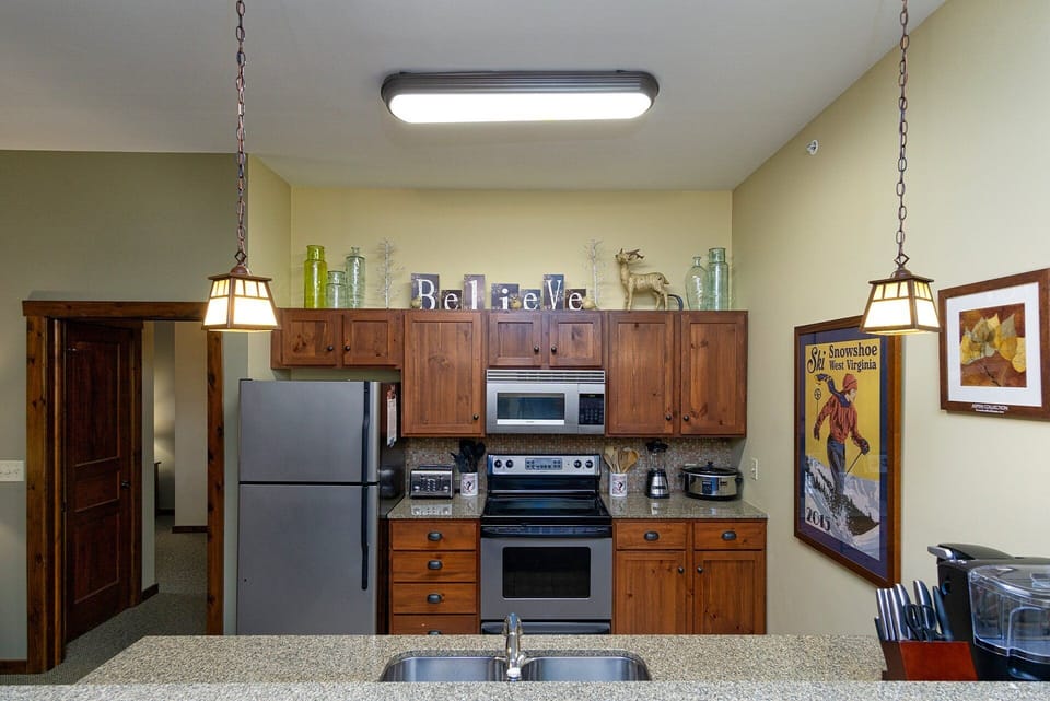 Condo, Multiple Beds, Hot Tub, Mountain View (2 Br: Soaring Eagle 406) | Private kitchen