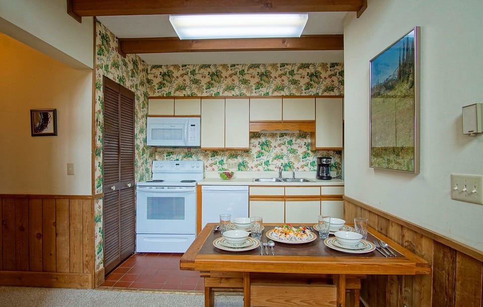 Condo, Multiple Beds, Pool Access, Mountain View (1 Br Plus Loft: Whistlepunk 40) | Private kitchen