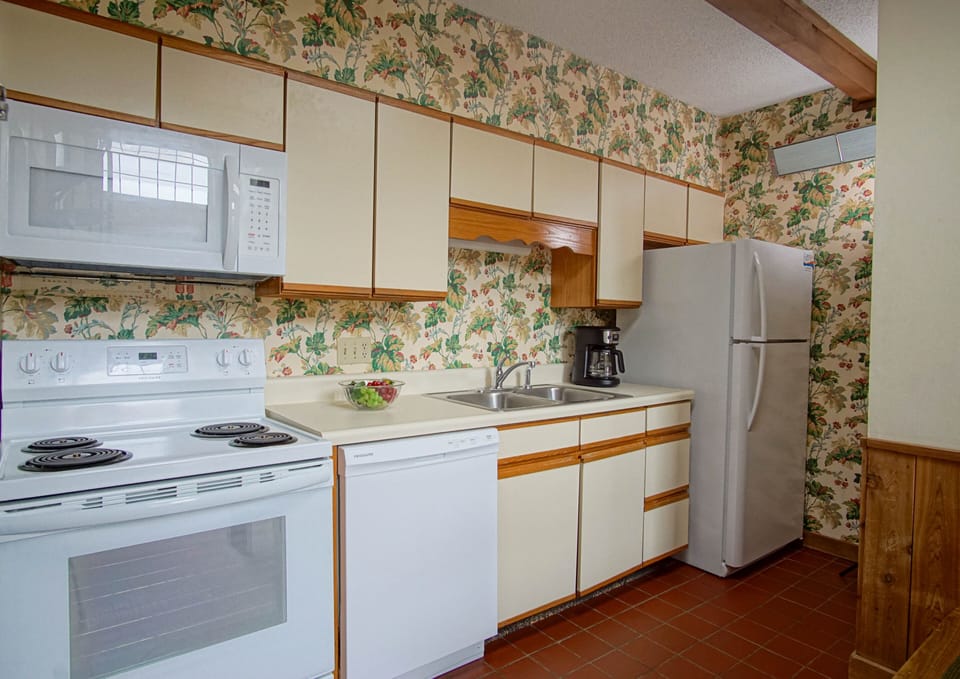 Condo, Multiple Beds, Pool Access, Mountain View (1 Br Plus Loft: Whistlepunk 40) | Private kitchen