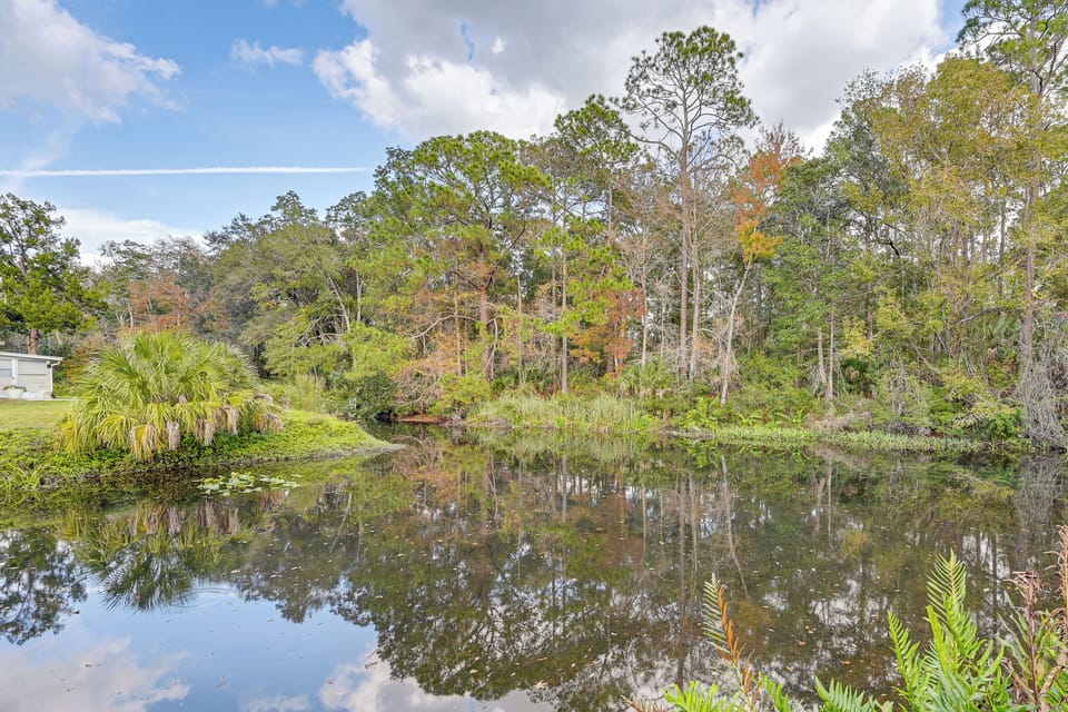 Weeki Wachee Vacation Rental | 5BR | 2BA | 2,280 Sq Ft | Stairs to Enter