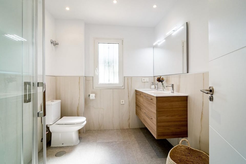 AB3 - Spacious Holiday Home, Puerto Banus Apartment in Marbella