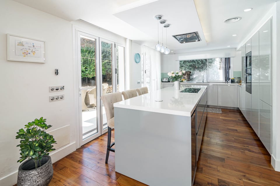 House (4 Bedrooms) | Interior