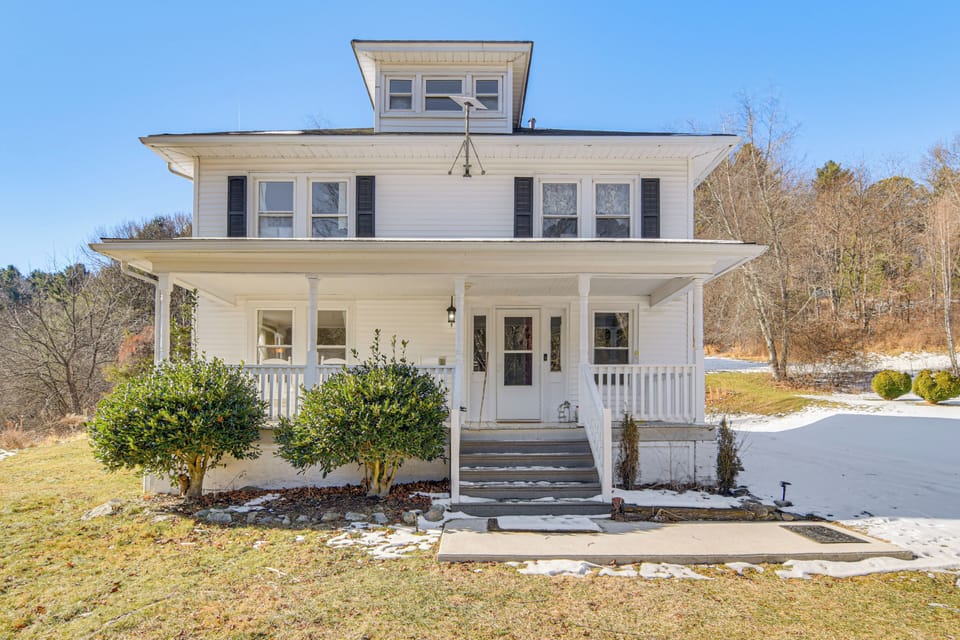 Montebello Vacation Rental | 3BR | 2BA | 1,700 Sq Ft | Steps to Enter