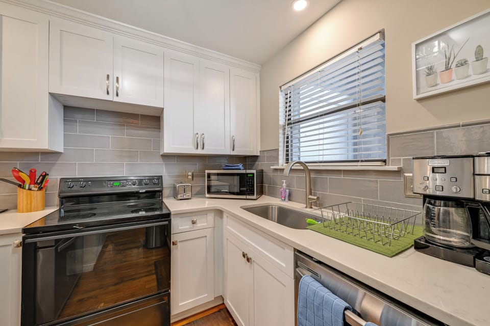 Kitchen | Trash Bags/Paper Towels