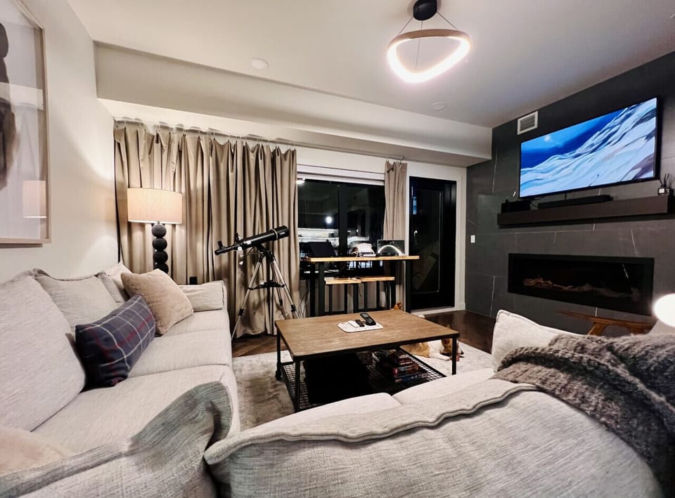Living Room - Smart TV, Telescope, Games and Guitar