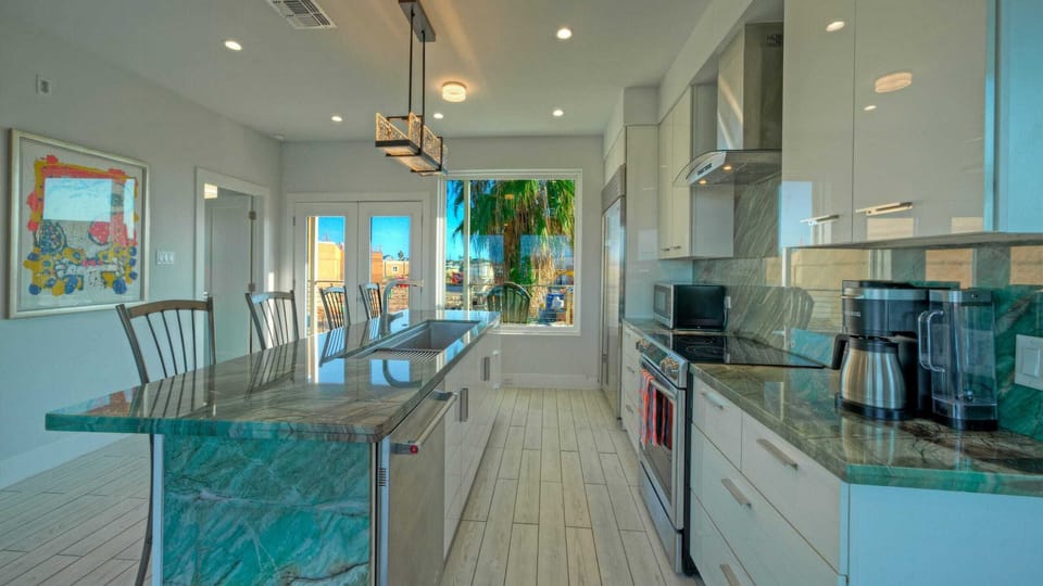 House (6 Bedrooms) | Interior