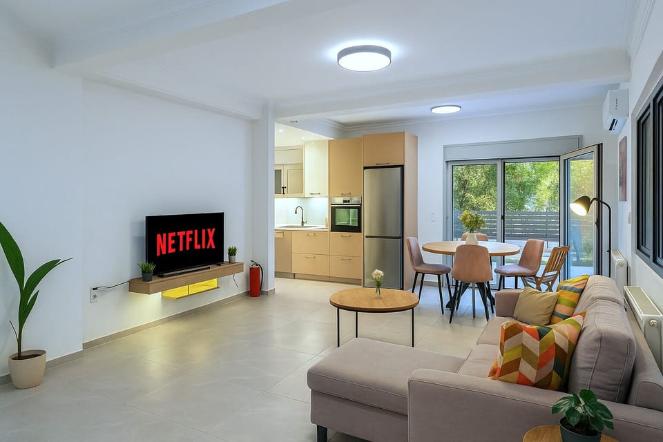 Quiet coastal comfort near the beach and Athens city center
