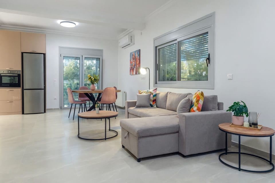 Quiet coastal comfort near the beach and Athens city center