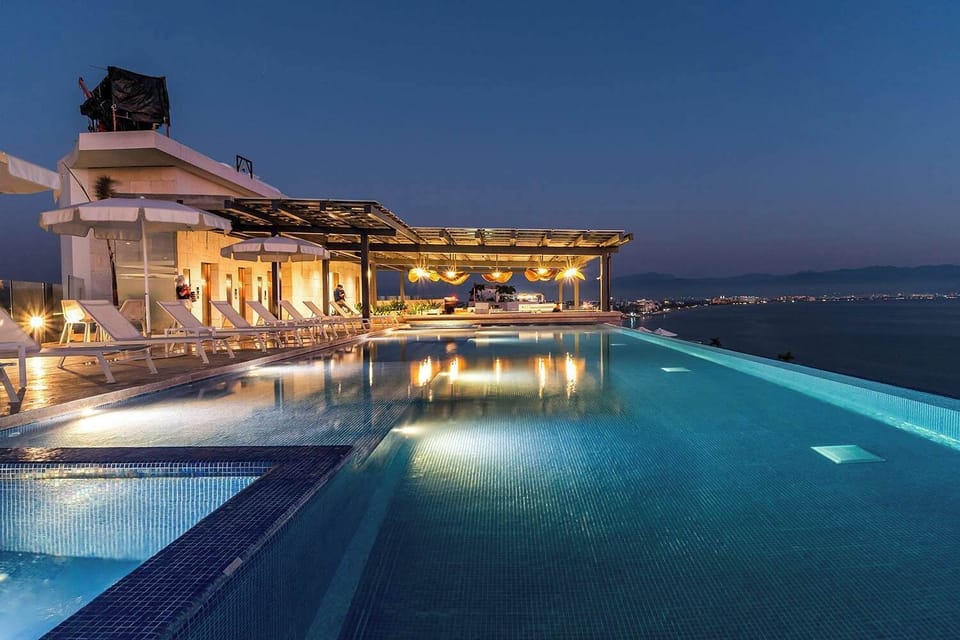 Rooftop pool - heated.