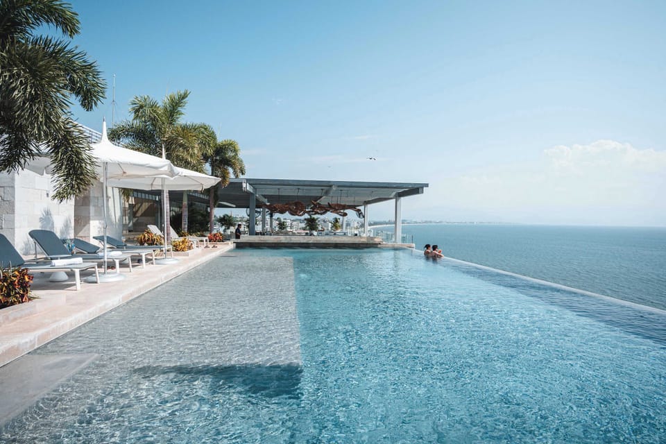 Rooftop infinity pool (heated)