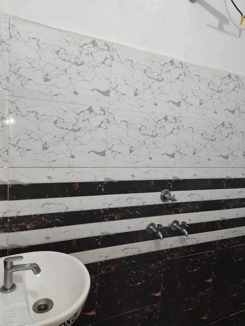 Deluxe Room | Bathroom | Shower, free toiletries, towels, soap