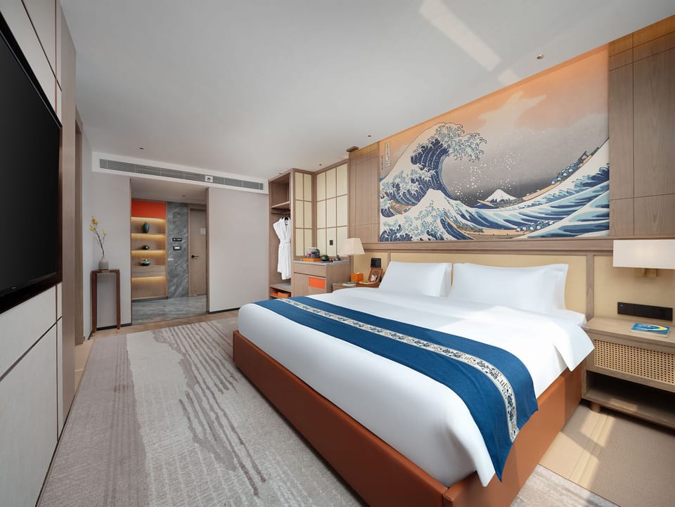 Family Suite | Premium bedding, down comforters, pillowtop beds, laptop workspace