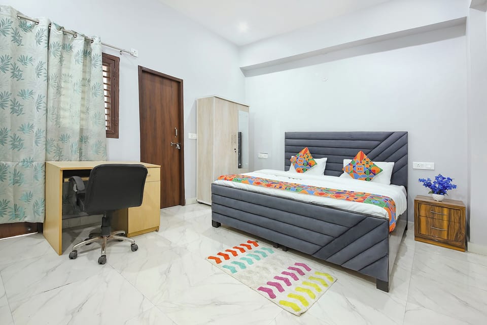 Egyptian cotton sheets, premium bedding, in-room safe, free WiFi