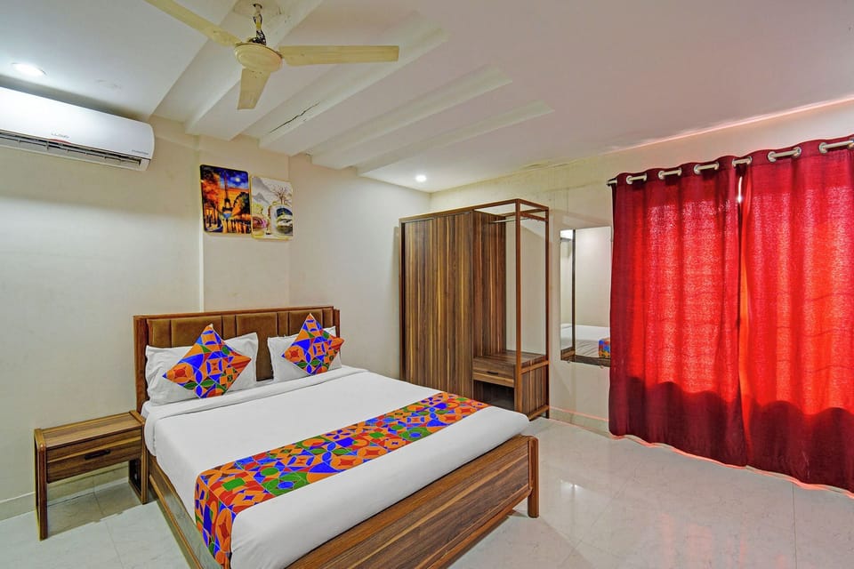 Egyptian cotton sheets, premium bedding, in-room safe, free WiFi