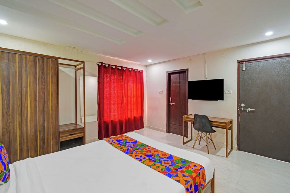 Egyptian cotton sheets, premium bedding, in-room safe, free WiFi