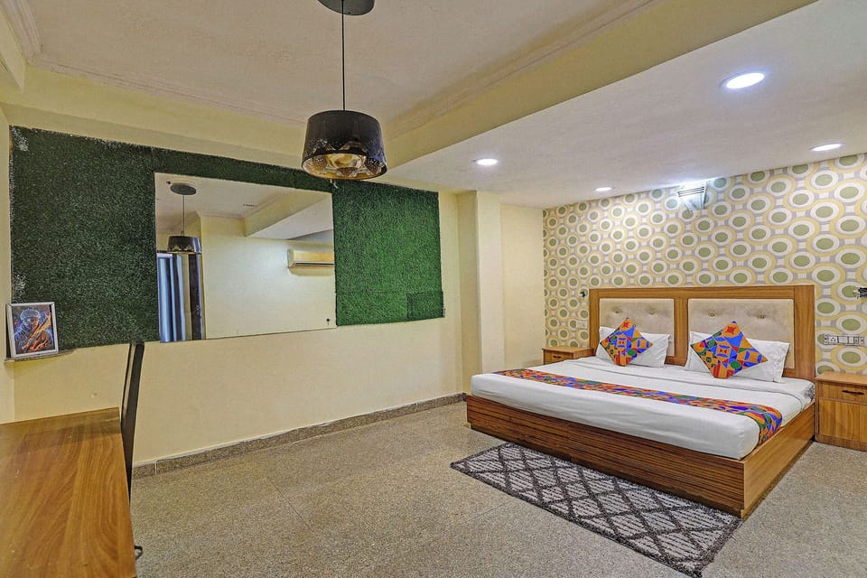 Egyptian cotton sheets, premium bedding, in-room safe, free WiFi