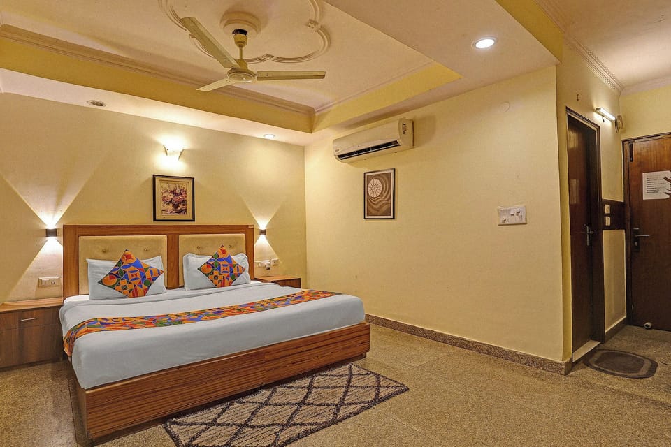 Egyptian cotton sheets, premium bedding, in-room safe, free WiFi