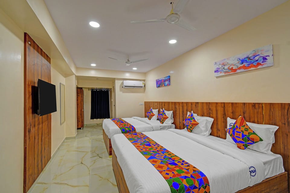 Egyptian cotton sheets, premium bedding, in-room safe, WiFi (free)