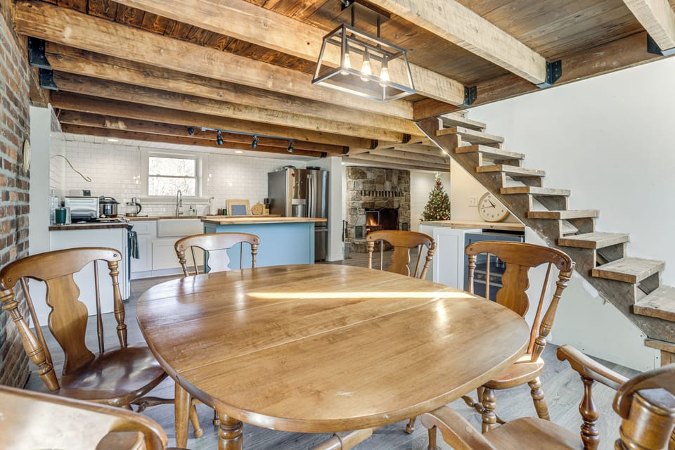 Dining Area | Dishware/Flatware Provided | Main Floor