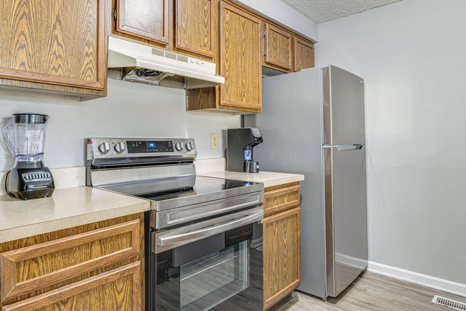 Kitchen | Dishwasher | Microwave | Main Level