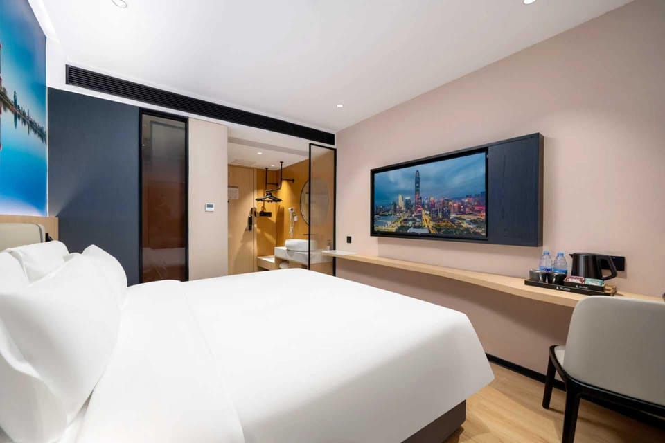 Basic Single Room | Blackout drapes, soundproofing, iron/ironing board (on request)