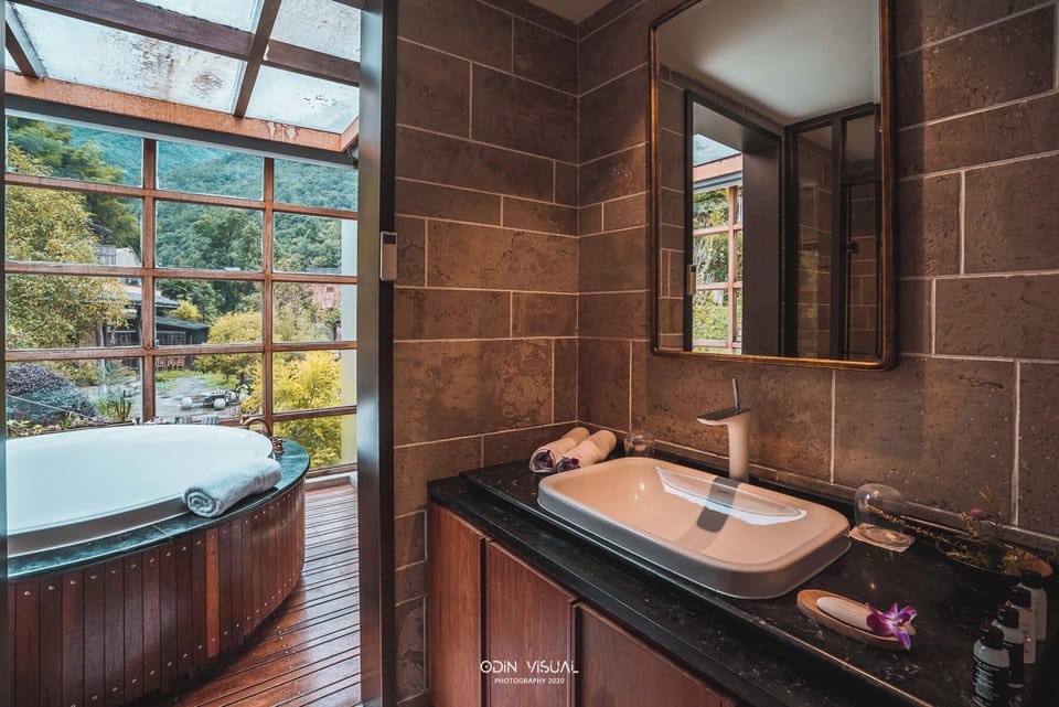 Deluxe Double Room, Mountain View | Bathroom | Free toiletries, hair dryer, bathrobes, slippers