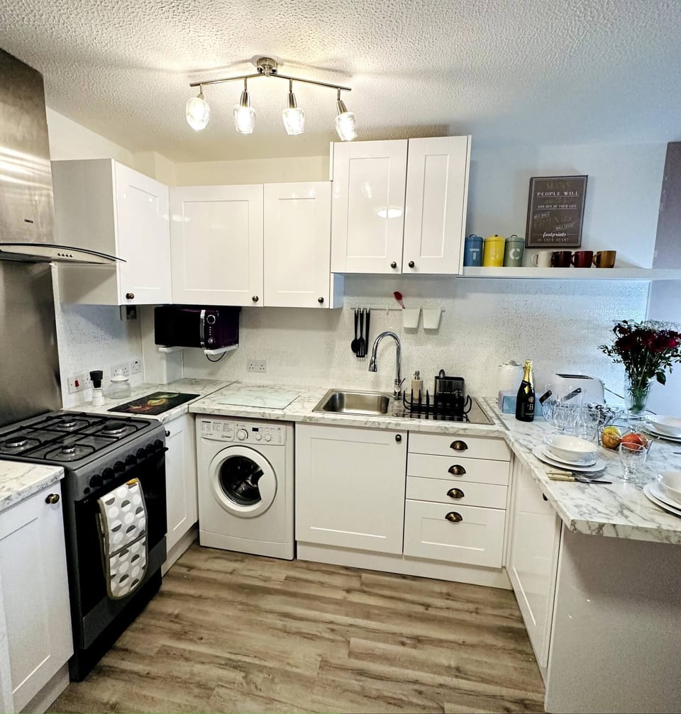 Apartment, 1 Bedroom, Balcony, Garden View | Interior