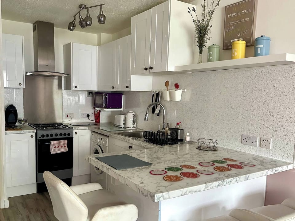 Apartment, 1 Bedroom, Balcony, Garden View | Interior