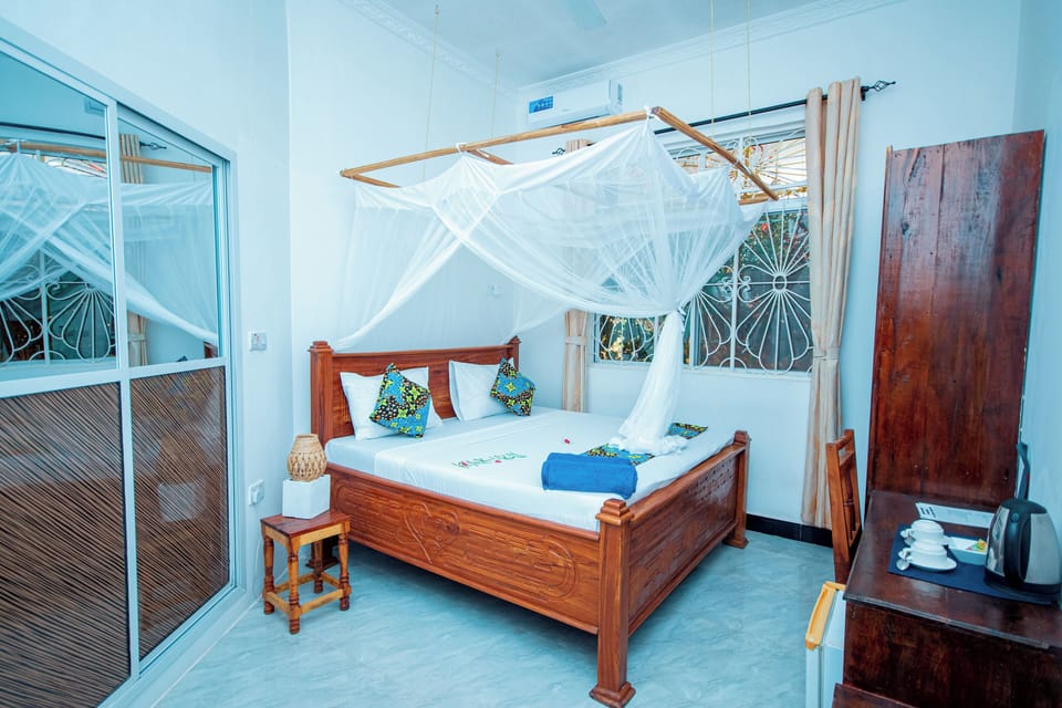 Standard Double Room | In-room safe, iron/ironing board, free WiFi, wheelchair access