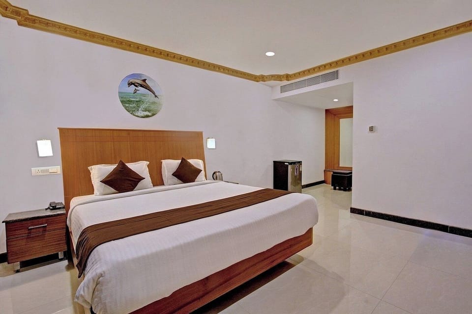 Grand Suite, City View | In-room safe, desk, laptop workspace, soundproofing