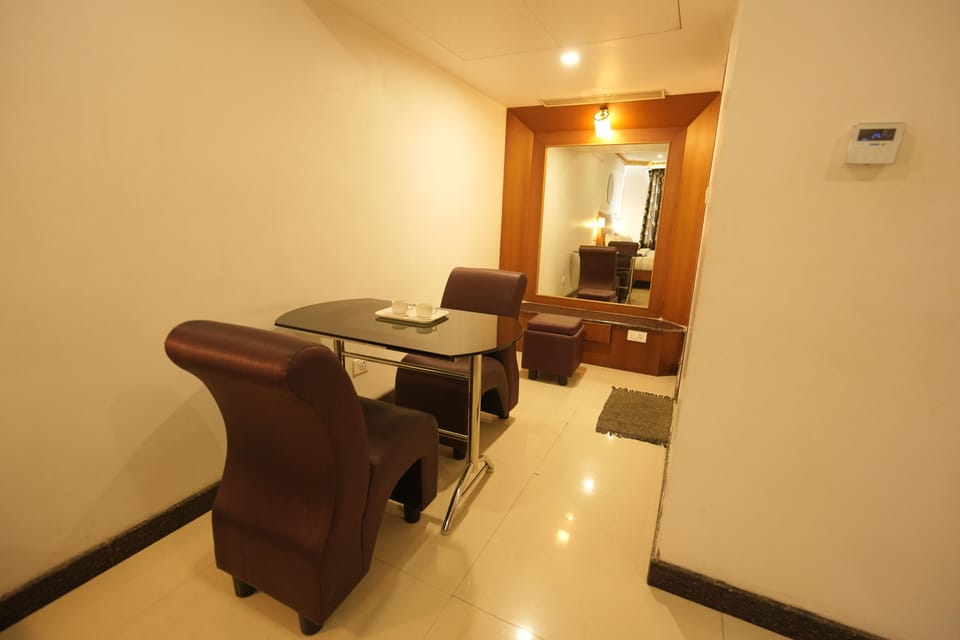 Grand Suite, City View | In-room safe, desk, laptop workspace, soundproofing