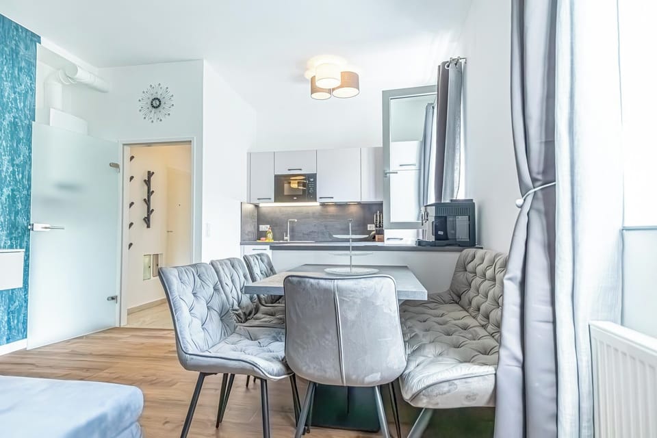 Basic Apartment | Dining room