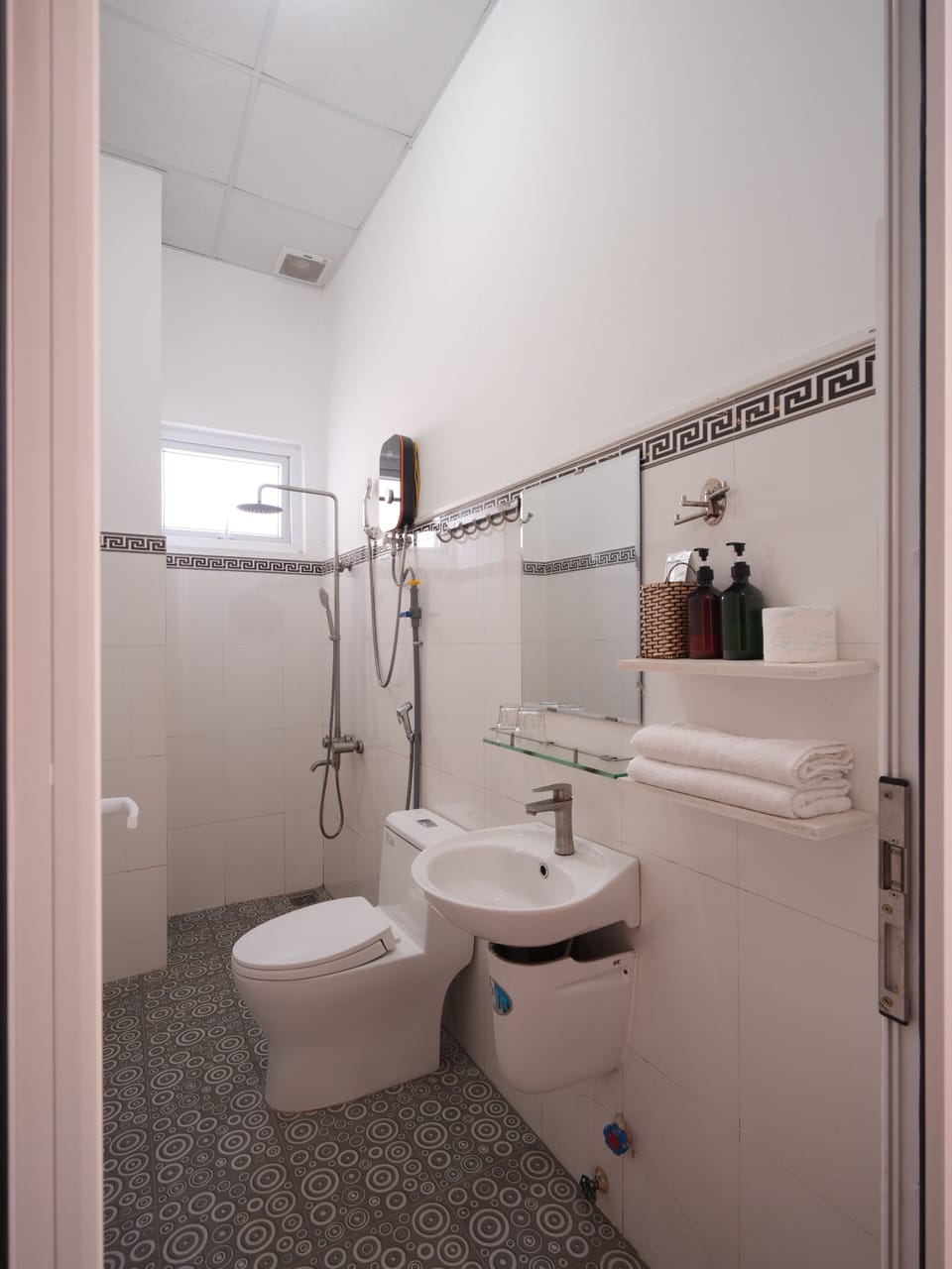 Deluxe Double Room Single Use, Balcony, Hill View | Bathroom | Hair dryer, slippers, towels, soap