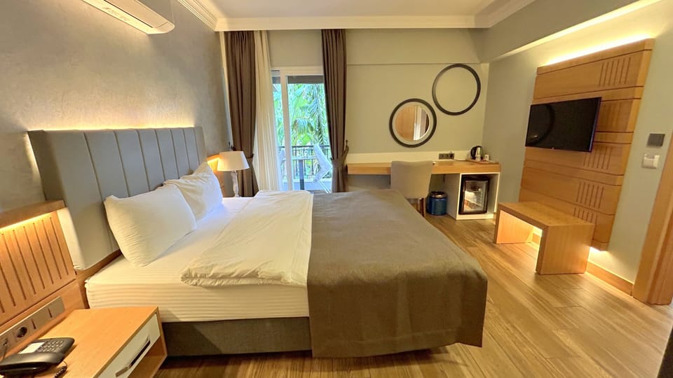 Superior Double Room, 1 Double Bed | Minibar, in-room safe, desk, laptop workspace