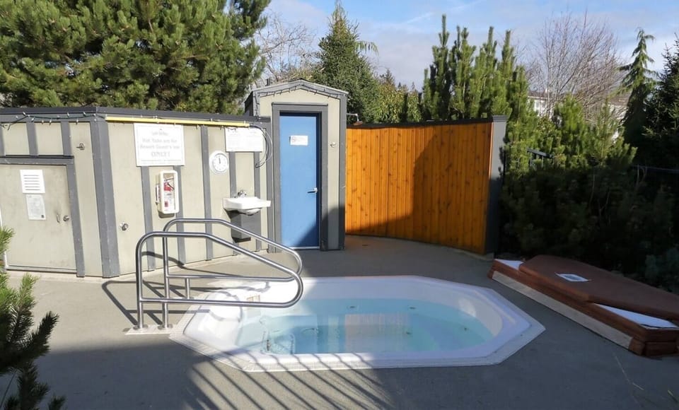 Nearby Hot Tub