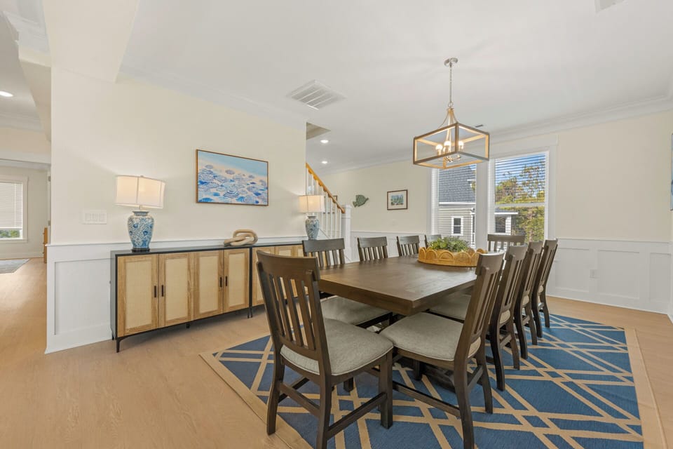 Second Level Dining Area